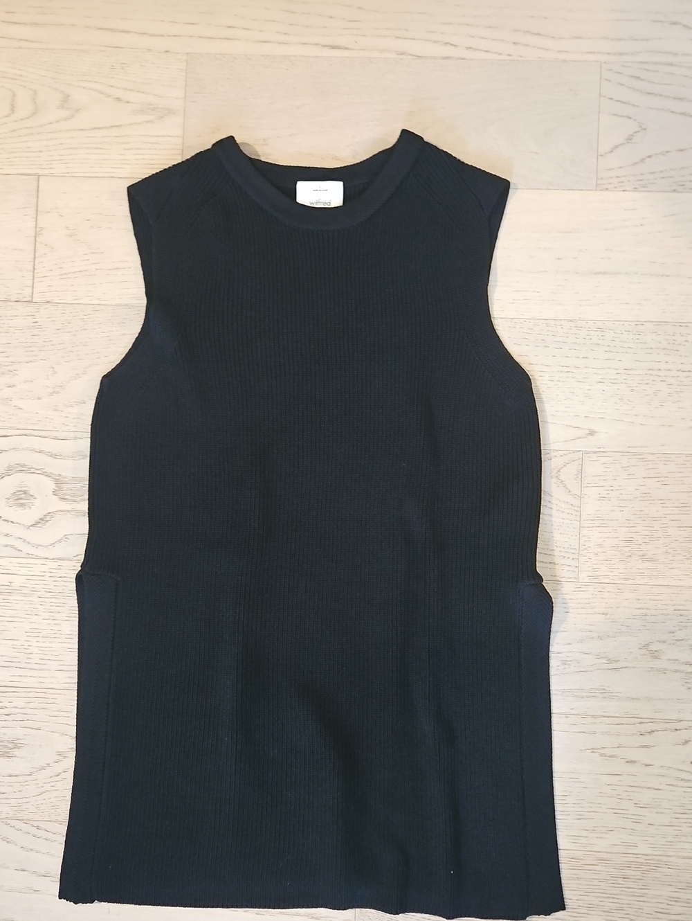 Wilfred Black Sleeveless Crewneck Ribbed Sweater